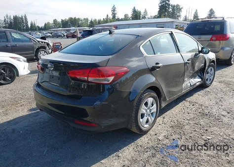 2018 Kia Forte Lx z USA, uszkodzony, nr VIN 3KPFK4A75JE184769